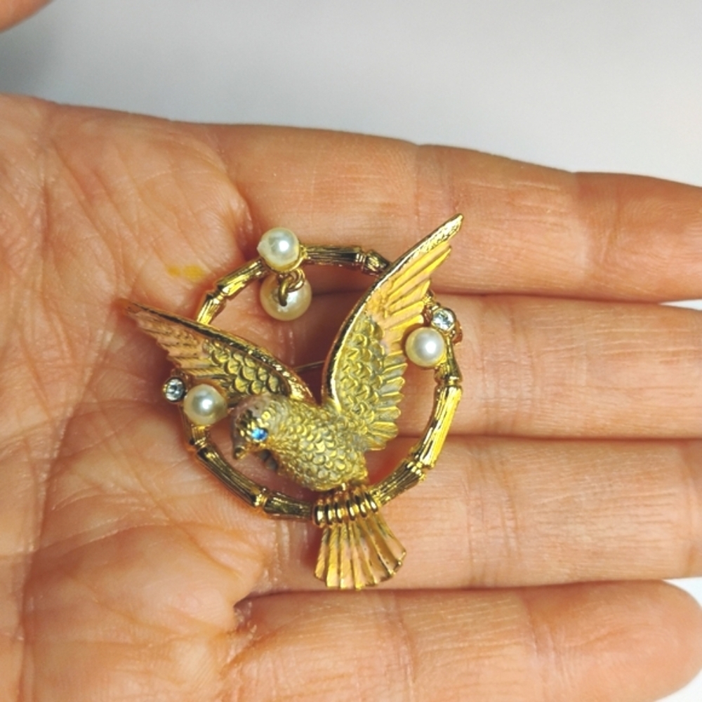 Signed Joan Rivers Peace Dove Brooch Simulated Peals &‎ Rhinestones 18K GP - Picture 4 of 7